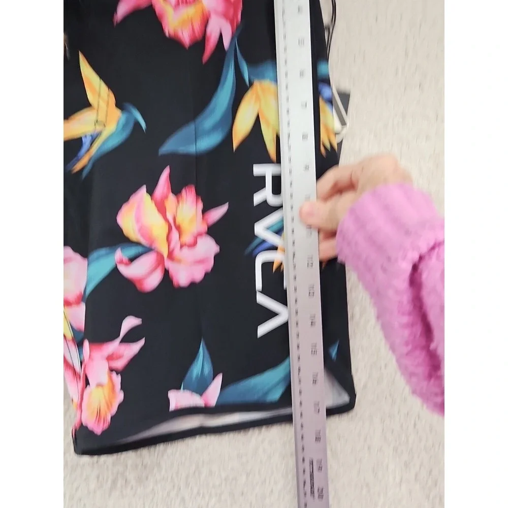 RVCA Surf Board Shorts Mens Size 29 Hawaiian Hibiscus Flowers Black New With Tag